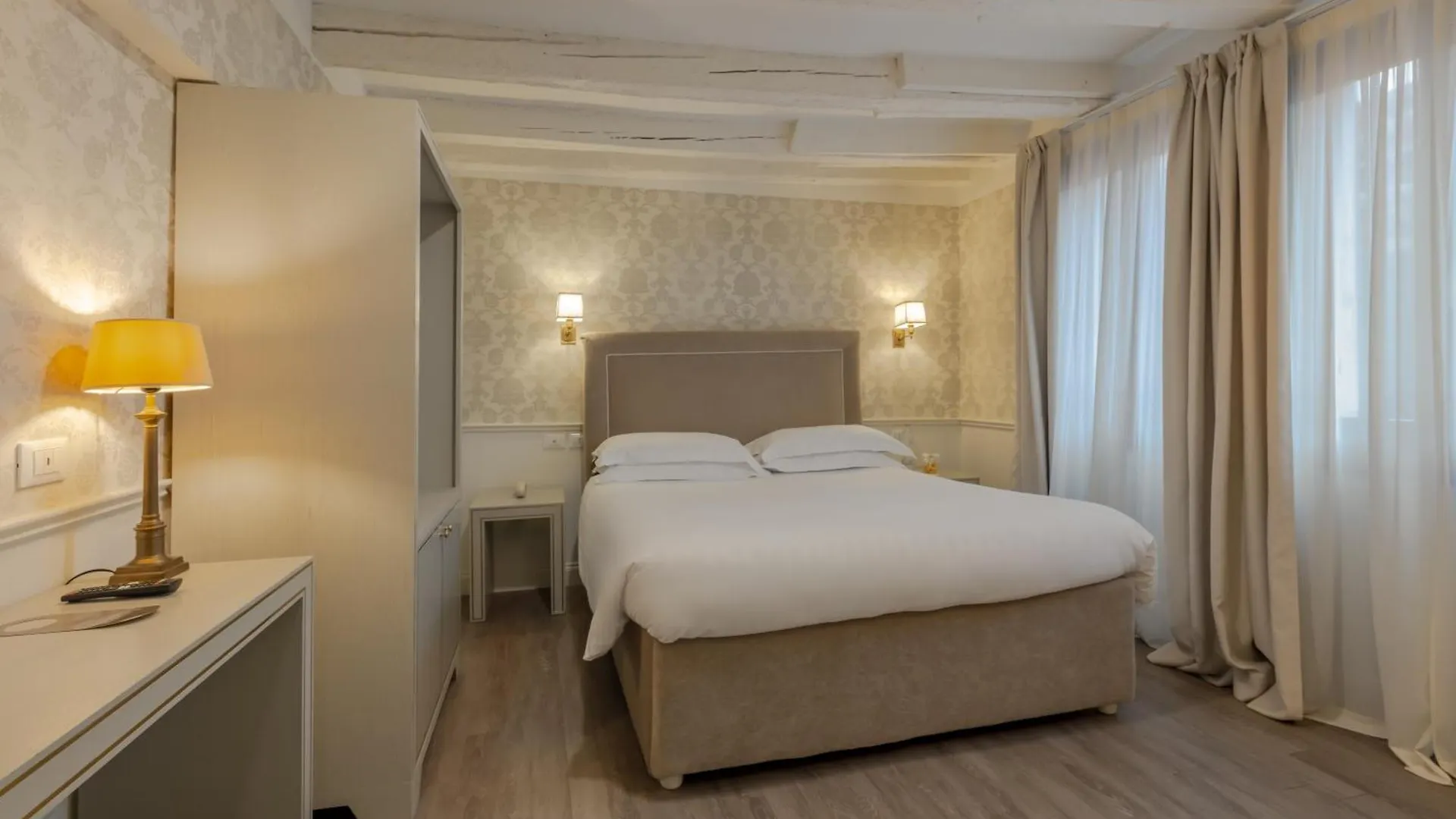 Hotel Bartolomeo Venedik 2*,  İtalya