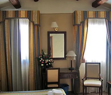 Hotel Bartolomeo Venedik 2*,  İtalya